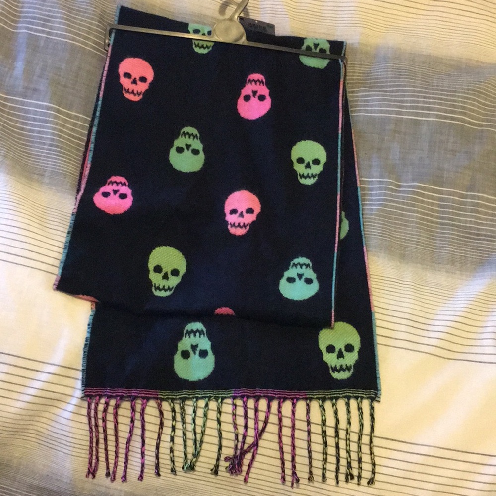 Skull scarf
